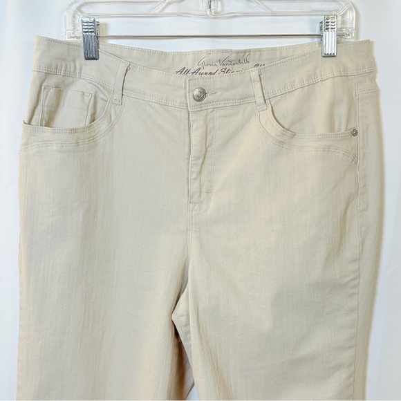 Gloria Vanderbilt Women’s Cream Skimmer Cropped Pants Size 12 Casual Stretch - Picture 3 of 13